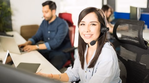how to choose the right help desk staffing model