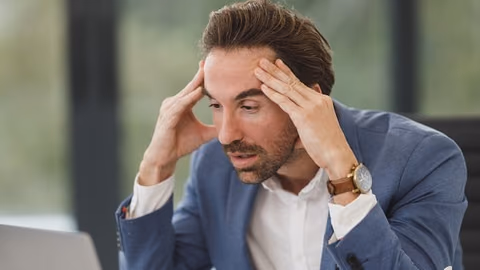 how to prioritize help desk tickets