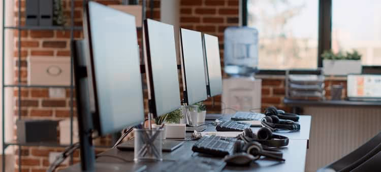 what are the benefits of a help desk