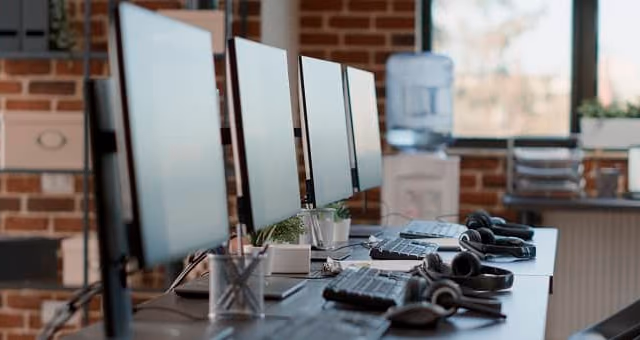 what are the benefits of a help desk